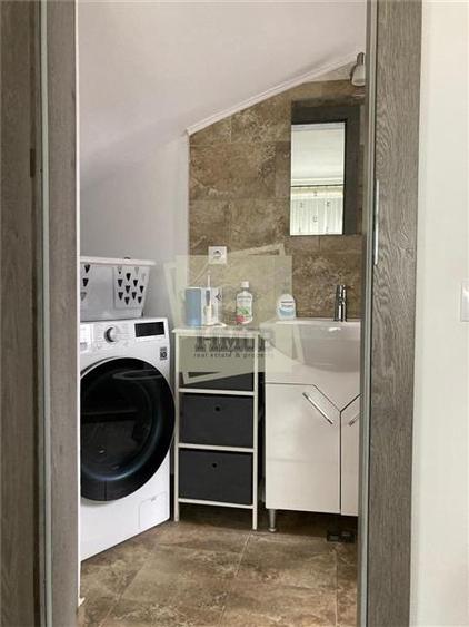 Casa moderna cu 3 camere 2 bai balcon si curte privata in Turnisor