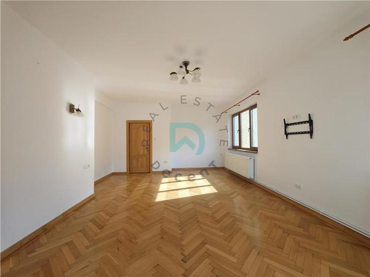 Închiriez 3 camere, Centrul Istoric, Brașov