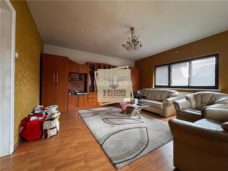 2 Case cu 10 camere 5 bai 2 garaje teren 720 mp in Terezian - 21