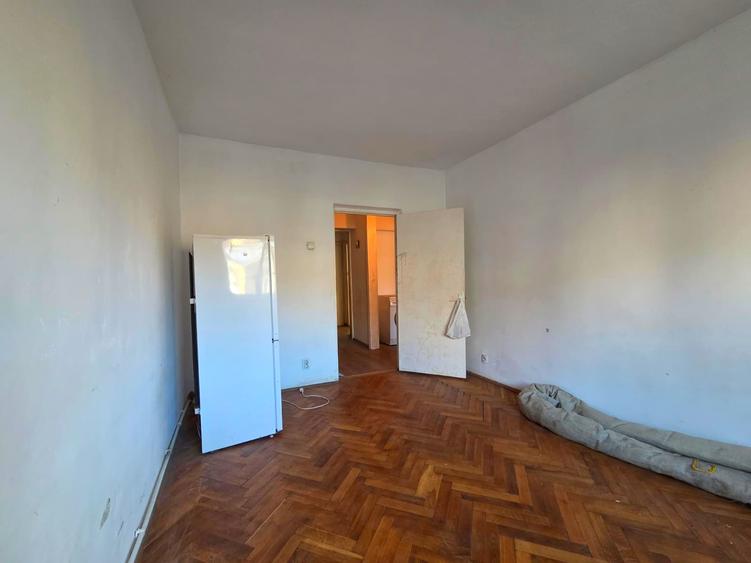 APARTAMENT 3 CAMERE-DECOMANDAT-ETAJ 1