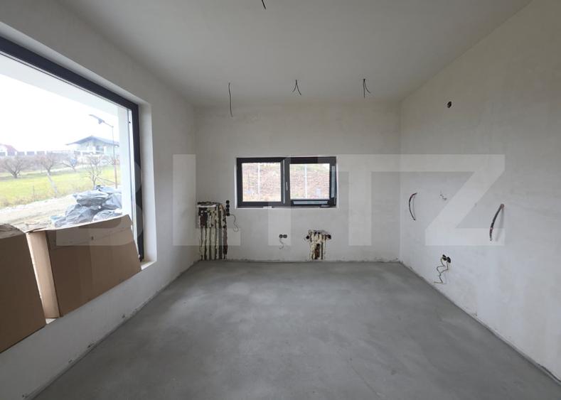 Apartament spațios 110 mp, 2 parcări, terasă și curte, finisat