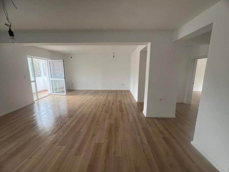 Apartament 3 camere, parter, 104 mp