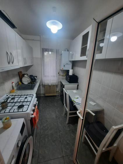 Apartament cu 2 camere, etaj 2/4, zona Podu Ros