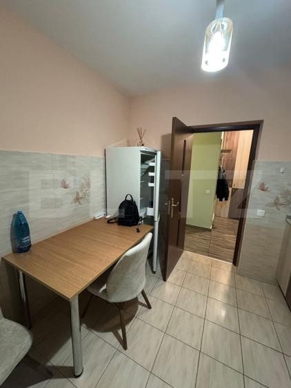 Apartament 2 camere, decomandat, parcare, zona Teilor