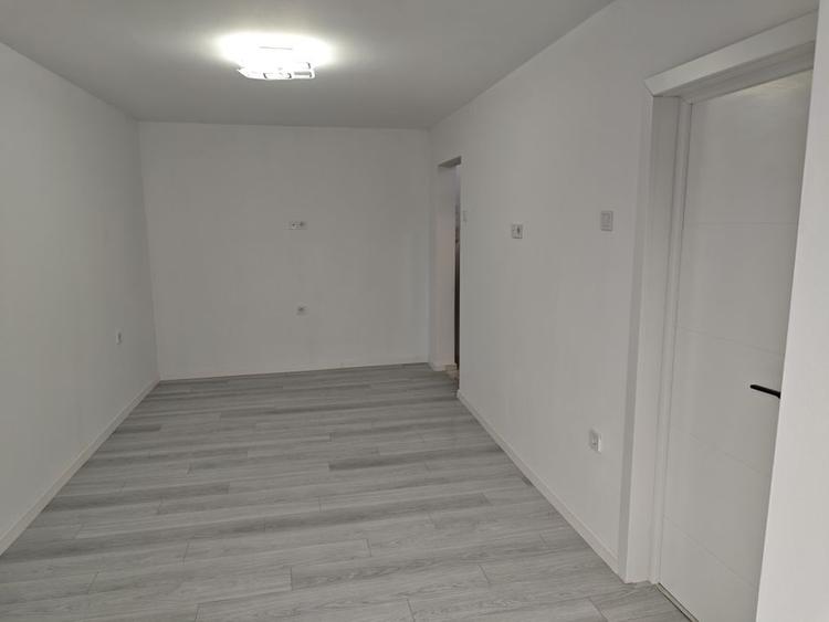 Garsoniera Tractorul ,renovata lux,etaj 2,69500 Euro