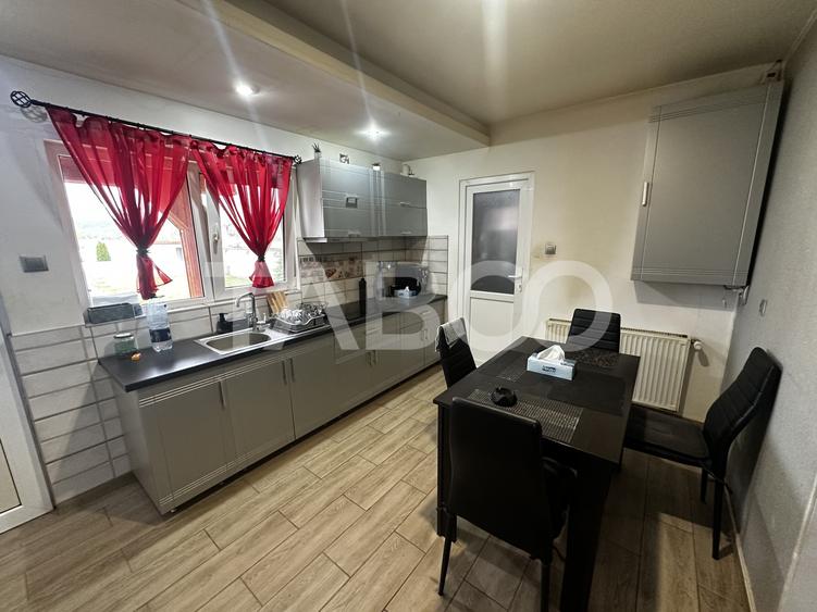 Casa individuala formata din 2 apartamente de vanzare si piscina