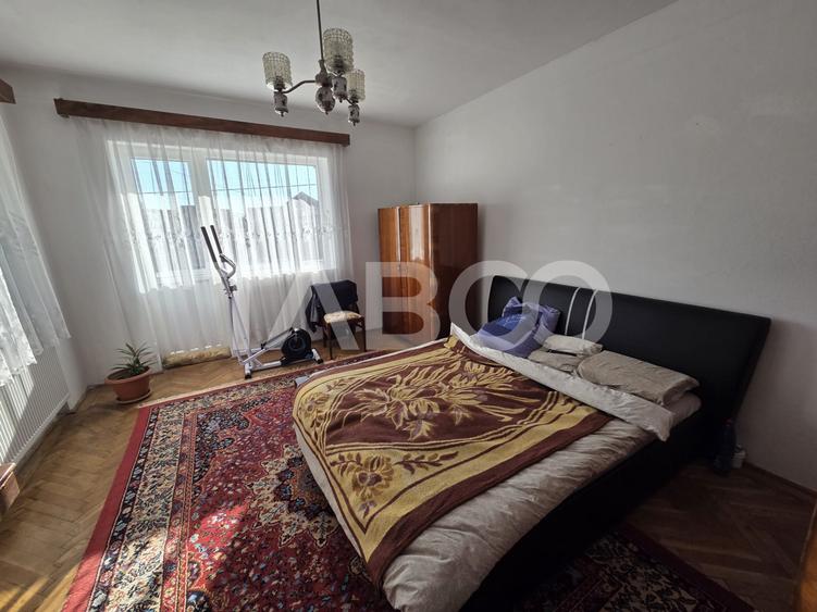 Casa de vanzare zona Negoiu 4 camere 208 mp utili si curte 550 mp