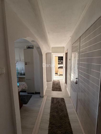 Apartament 3 camere de vanzare, Calafat
