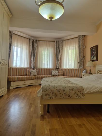 Vila Tip Duplex, 8 Camere, Teren 1100 Mp, Finisajele de Lux