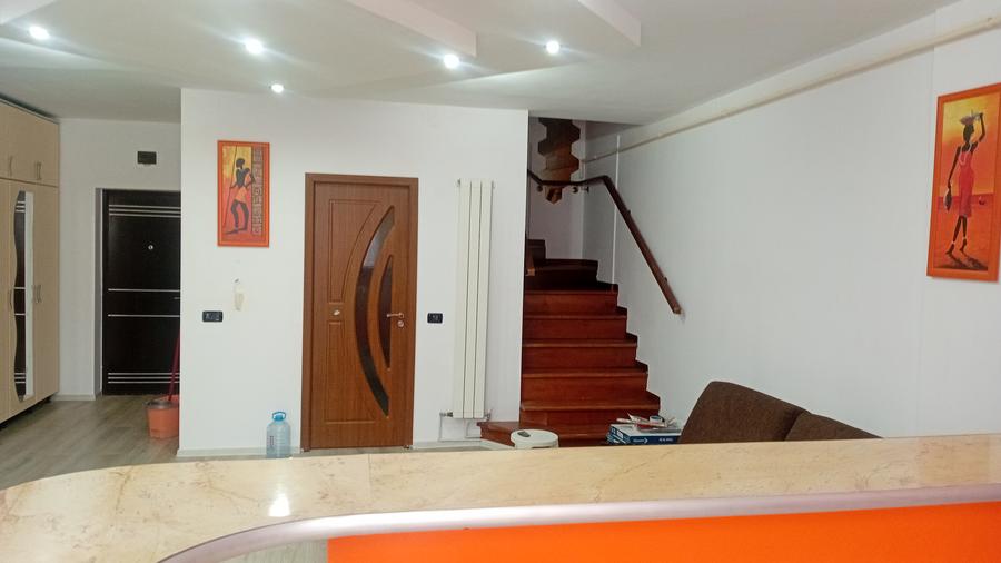 Inchiriez apartament 3 uta ared