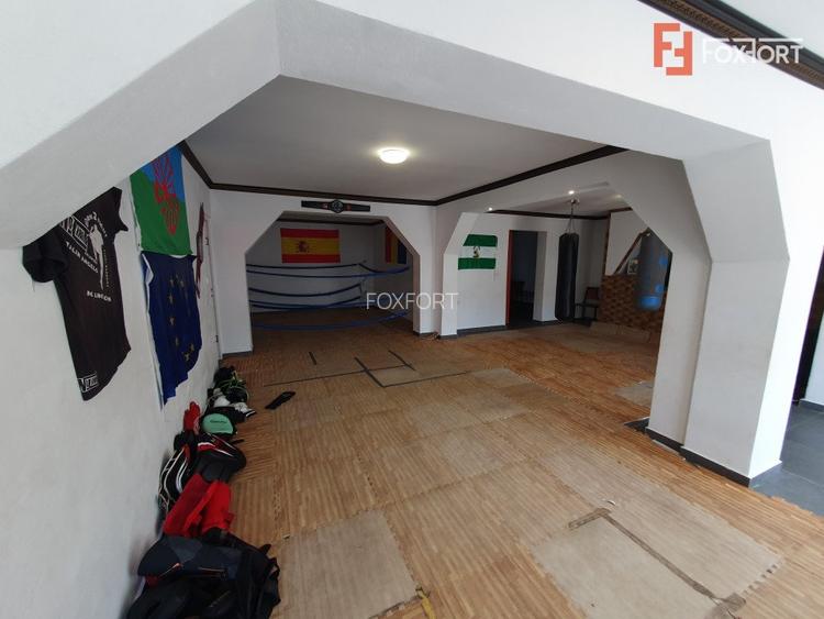 Spatiu comercial cu 4 incaperi de vanzare in Denta, zona Central - 15