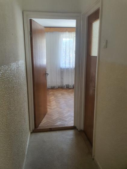 Va oferim spre vanzare aprtament 3 camere et1, zona centrala Predeal
