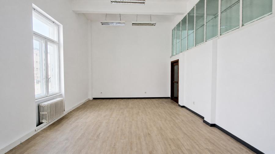 Spatiu Birou de Inchiriat Metrou Universitate 43 MP Acces si Paza 24/7