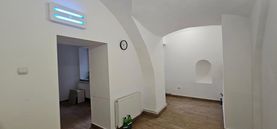 Inchiriez spatiu comercial cu alimentatie publica,26m,parter,Piata Mare,in curte