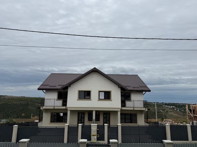Duplex cu 4 camere în Valea Lupului-Iași! Beci generos! Comision 0%