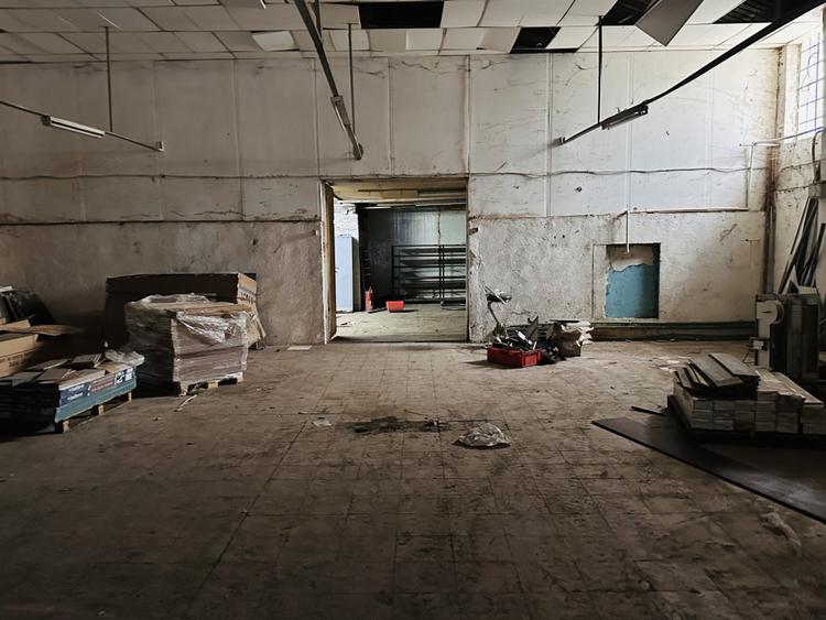 Hala industriala în Bragadiru, 600 mp , 1380 mp curte