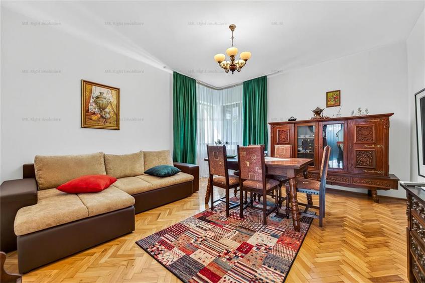 Casa pe 3 niveluri | Terasa cu priveliste | 3 parcari | Pozitie centrala