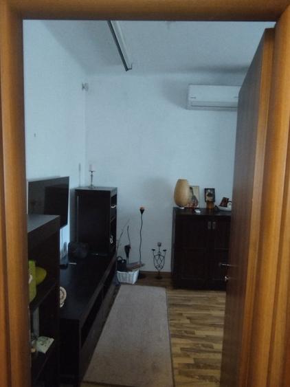 Vand casa in zona centrala DS+P cu 5 cam.