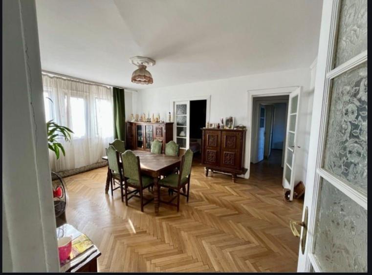 Vanzare apartament 5 camere 152 mp