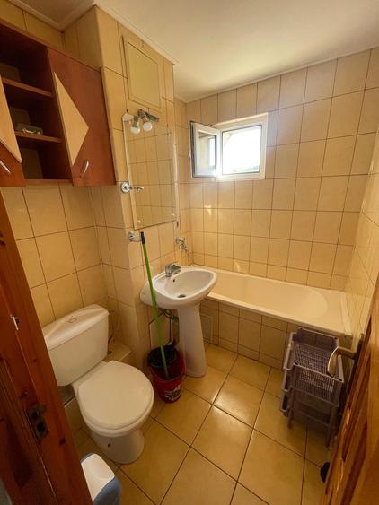 Apartament cu 3 camere decomandat, zona Mircea cel Batran