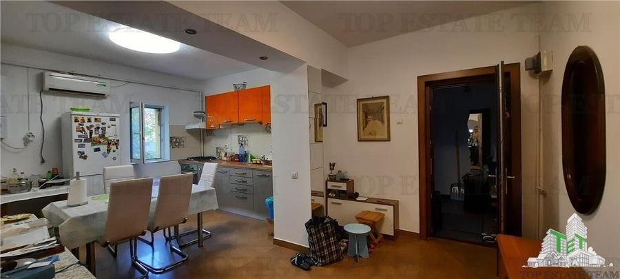 Vanzare apartament 3 camere in Vila Pajura