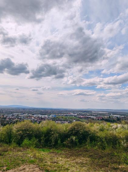 Teren de casă gata de construit: PUZ + geotehnic + utilități – vedere oraș