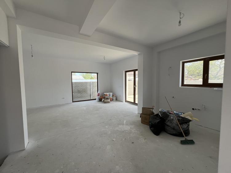 Chisoda - Duplex cu 5 camere despartit prin camera tehnica
