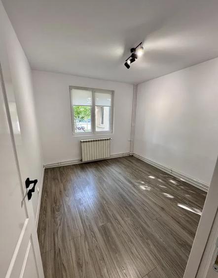 Închiriere Apartament 4 camere în Aparatorii Patriei | Decomandat | Nemobilat