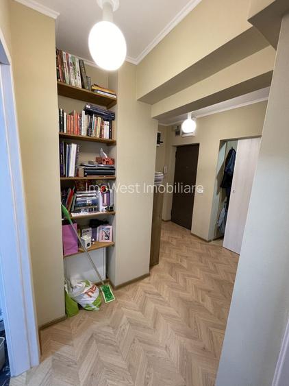 Piața Sf. Gheorghe | Decomandat | Renovat | Centrală proprie | Boxă 16 mp - 14