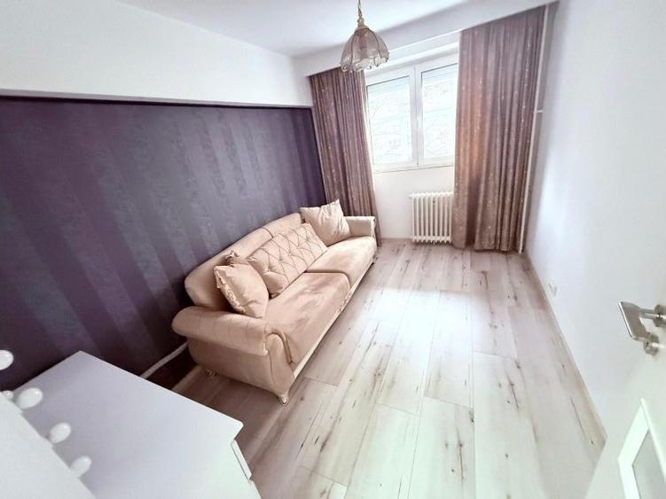 Apartament 4 camere decomandat, suprafata generoasa
