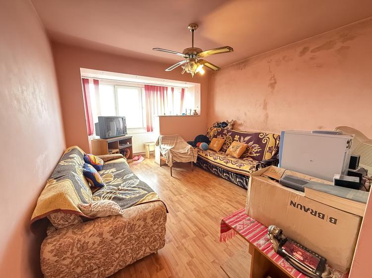 Apartament 3 camere, decomandat, etaj 10, bloc cu lift - Complexul Studentesc
