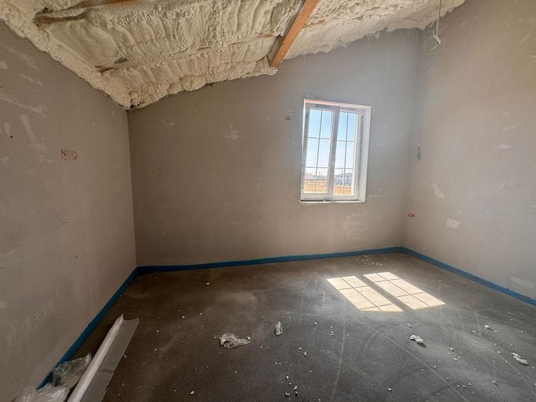 Duplex despărțit | 4 camere | 2 băi | Toate utilitățile | Afalt