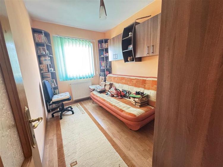 Apartament decomandat 3 camere cu 2 balcoane zona Valea Aurie