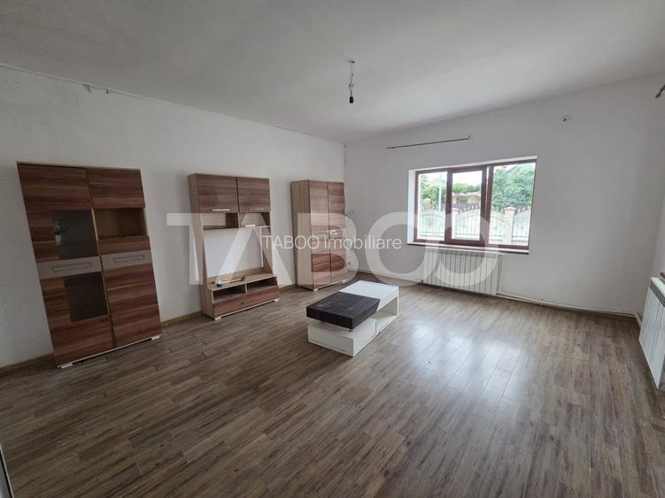 Casa 4 camere de vanzare zona Negoiu singur in curte - 3