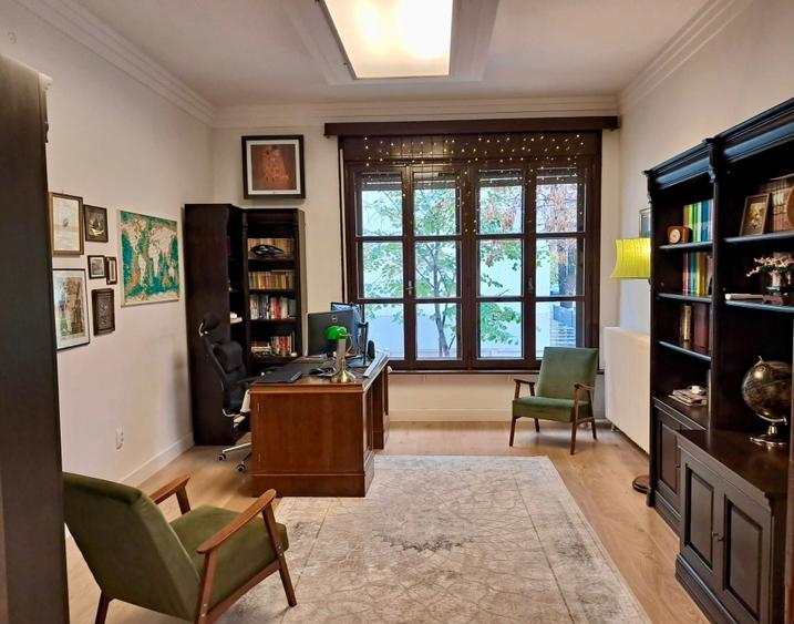 Vand 70% vila Cotroceni, renovat, instalatii noi, garaje, curte, pod, terasa