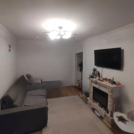 Apartament 3 camere, etajul 2/4, zona Tatarasi