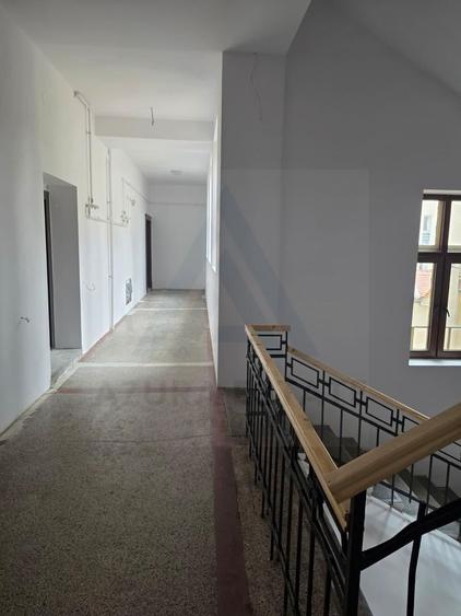 Apartament renovat 3 camere 2 bai 85 mp si pivnita în zona Central