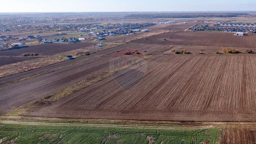 Vanzare teren intravilan 7,400 mp Sabareni / Strada Primaverii