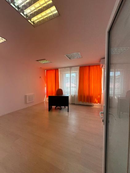 Spatiu comercial la casa - Tomis II - 2.000 euro/luna (pret fix)