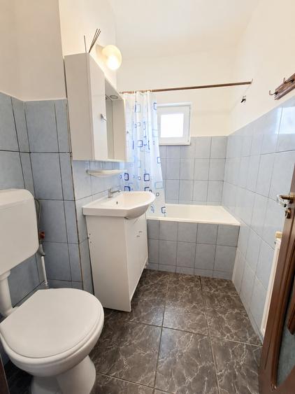 Inchiriez ap 2 camere zona Vlahuta etaj intermediar, disponibil imediat