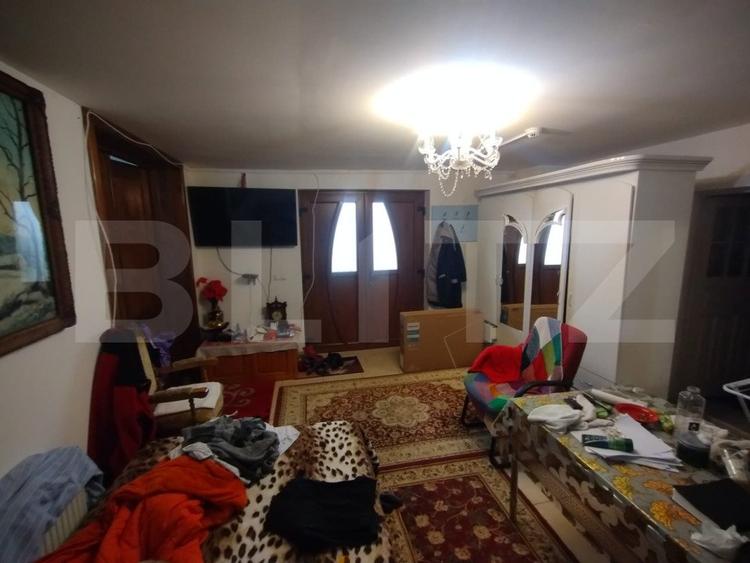 Villa, 500 mp, 7 camere, 3500 mp teren, zona Stramba