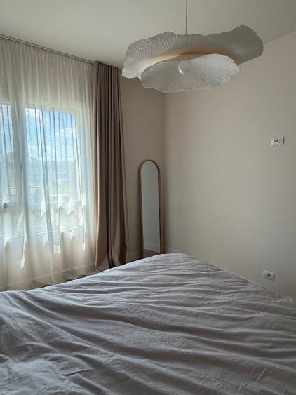Proprietar — închiriez apartament cu 2 camere, 2 băi, terasă și grădină
