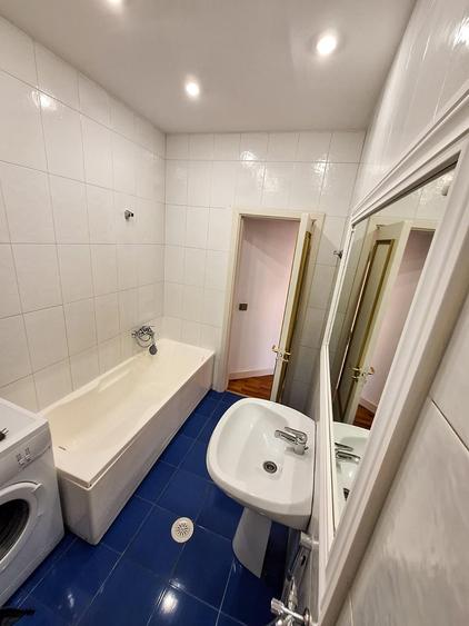Vinzare apartament renovat cu design italian in Piata Romana