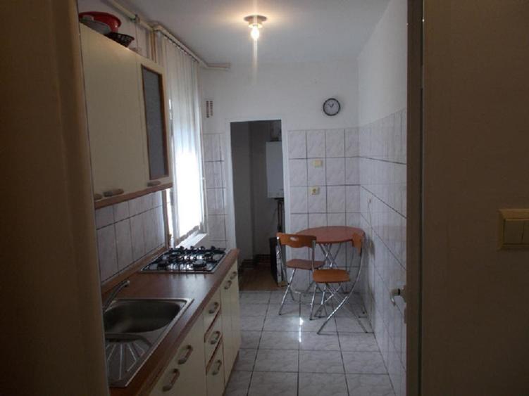 Ofer garsoniera mare,40 m2 decomandata, zona buna (proprietar) 360 euro.