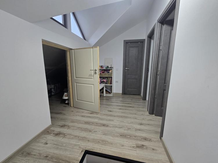 Apartament pe 2 niveluri,et.1+mansarda,3 dormitoare,2 bai,Popas Pacurari: 160956