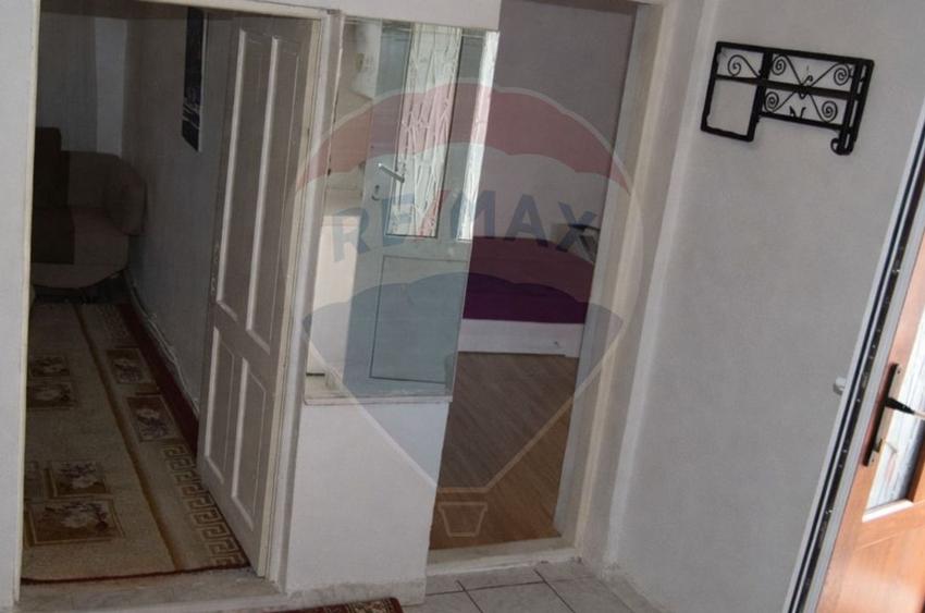 Casă de vânzare cu acces din două străzi in Alba Iulia, comision 0%