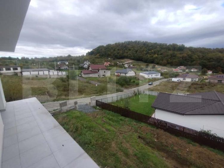 Casa 111 mp,pe 2 nivele cu 4 camere,570 mp teren,zona Valea Jelnei