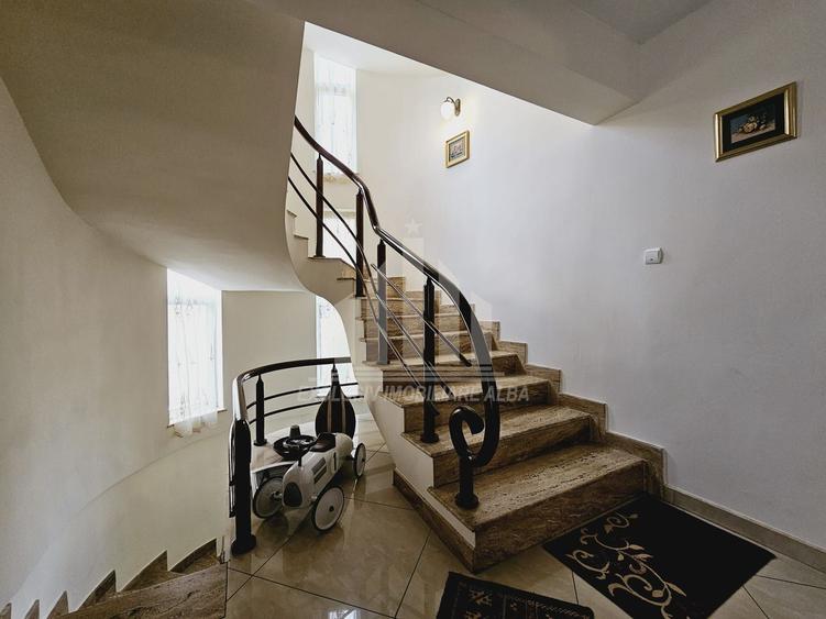 Casa individuala | Pensiune | 550 mp | 1100 mp teren | Cetate