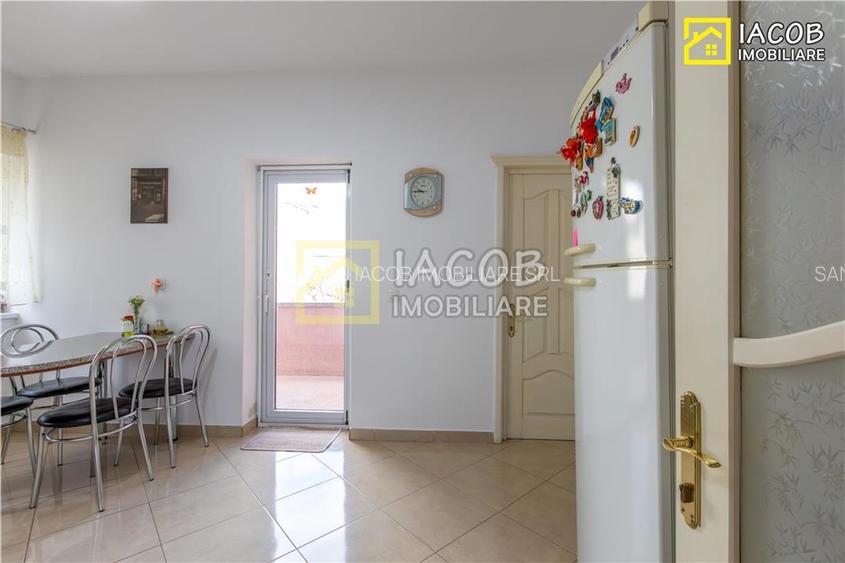 1/2 Duplex  S+D+P+2E, 455 mp in zona centrala a mun. Bacau - 28