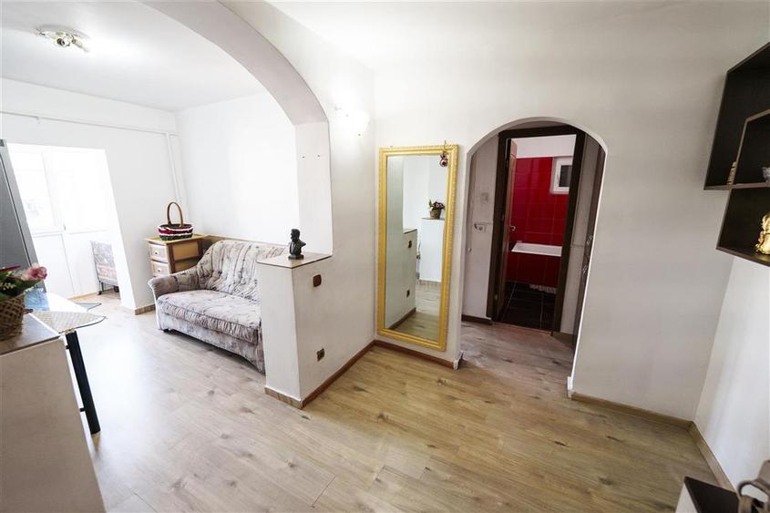 Apartament primitor 2 camere, ideal locuinta sau investitie, Rovine